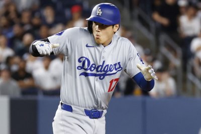 Dodgers' batboy saves Shohei Ohtani from foul ball with barehanded catch