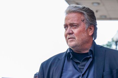 DOJ urges Supreme Court to reject Steve Bannon's latest attempt to avoid jail