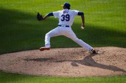 Mets closer Edwin Diaz ejected for sticky substance, faces 10-game ban