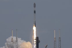 SpaceX conducts two launches, deploying dozens of Starlink Internet satellites