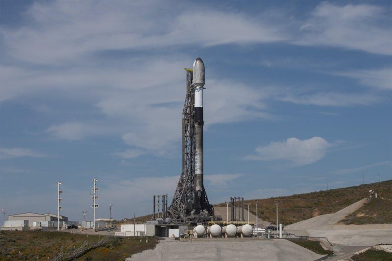 SpaceX on Tuesday launched a Falcon 9 rocket topped with another batch of 20 Starlink satellites from the Vandenberg Space Force Base in California. Pictured here is the Flacon 9 rocket shortly before liftoff. Photo courtesy of SpaceX/X