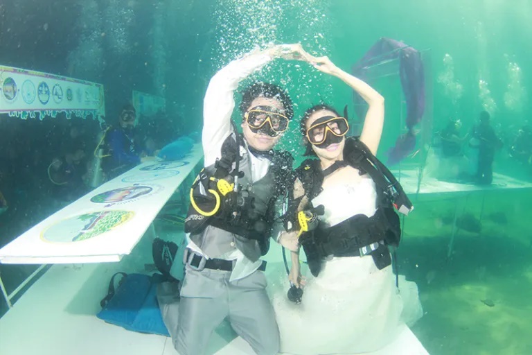 Trang Underwater Wedding